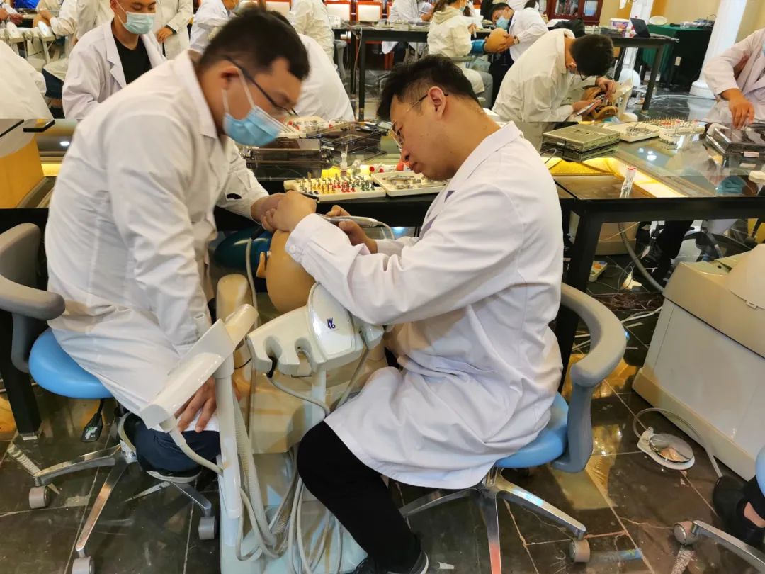孙周口腔孙旭涛院长参加bitc口腔种植教育周培训课归来