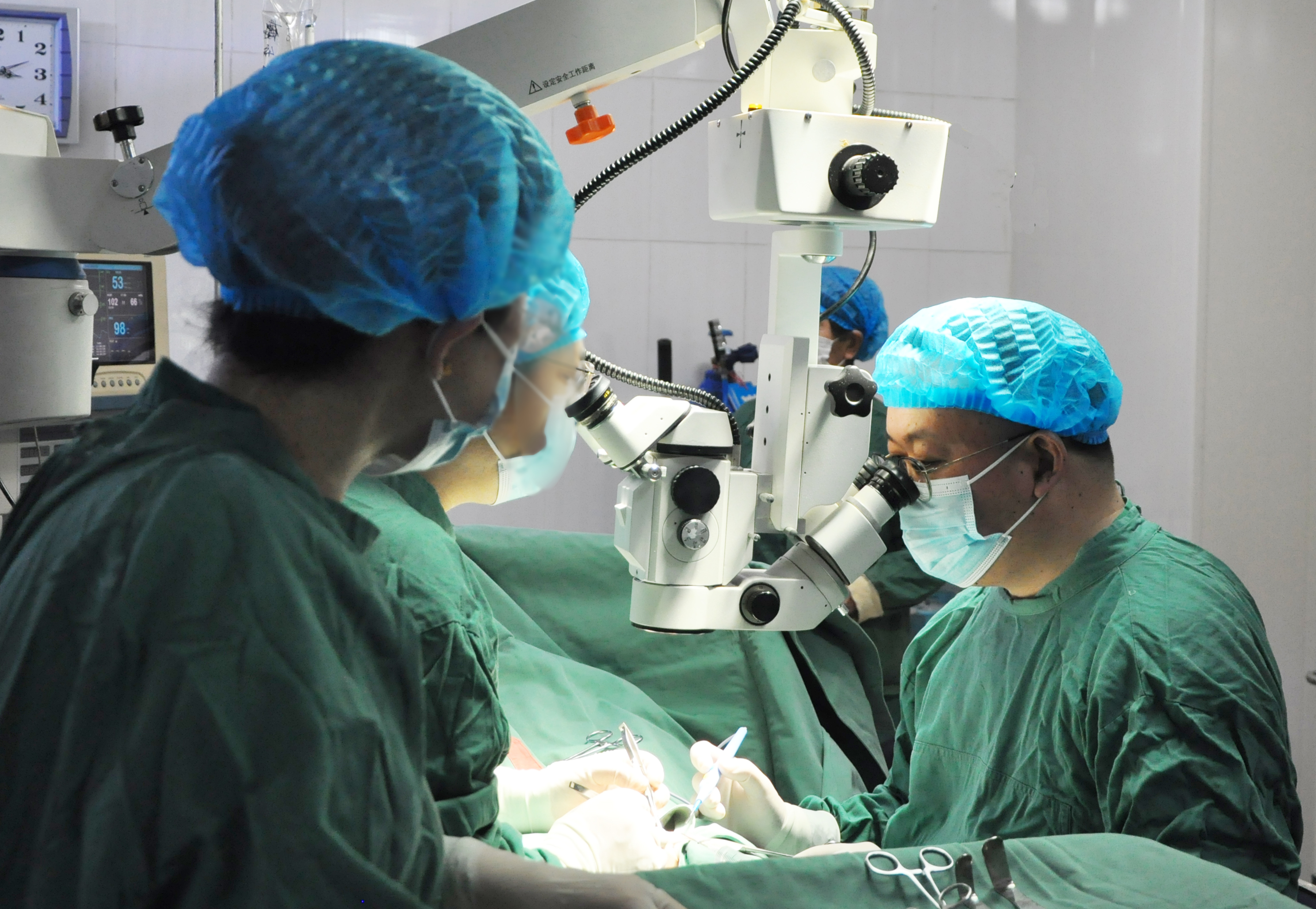 精索静脉曲张烟台胶东泌尿外科医院有显微镜下手术